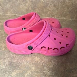 CROCS Kids Classic Clog in Bright Pink